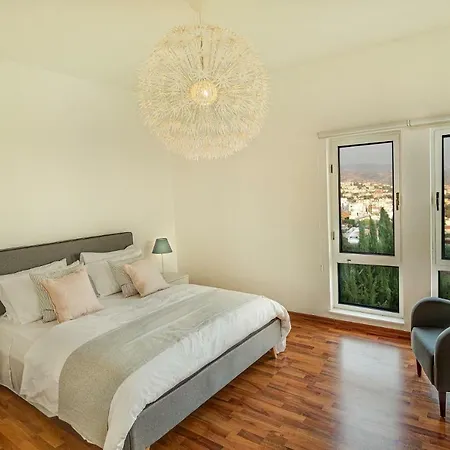 Hills Palazzo Willa