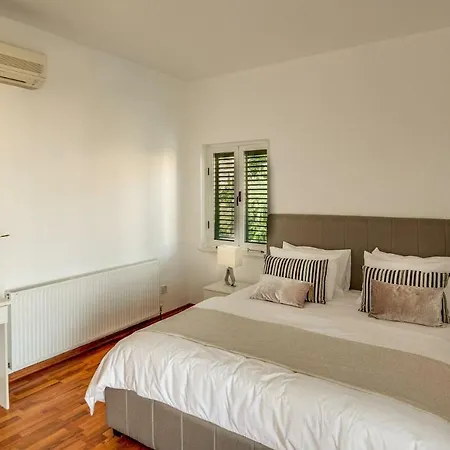Hills Palazzo Villa *