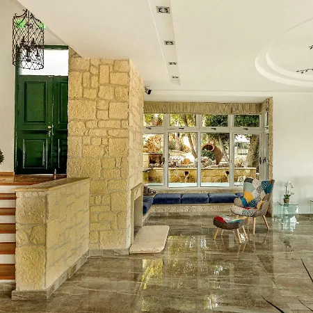 Hills Palazzo Villa *